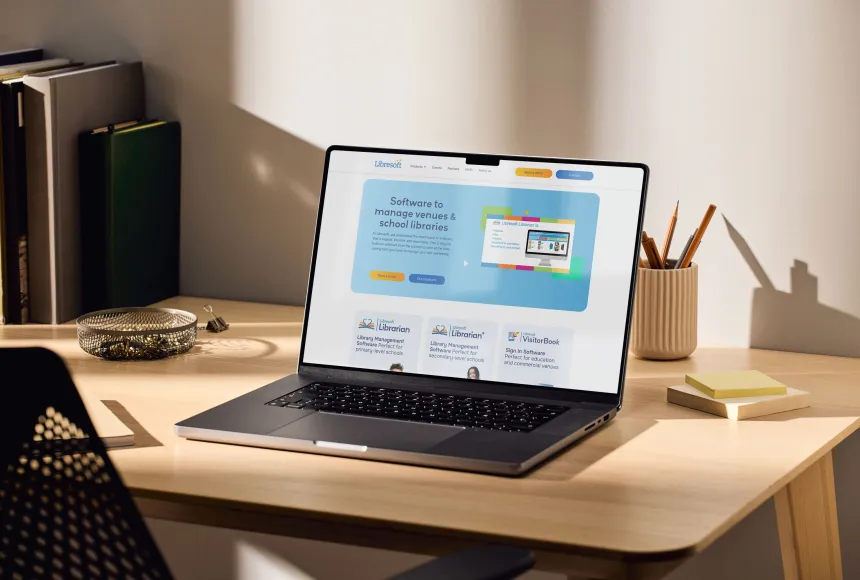 Laptop on desk open on Libresoft website